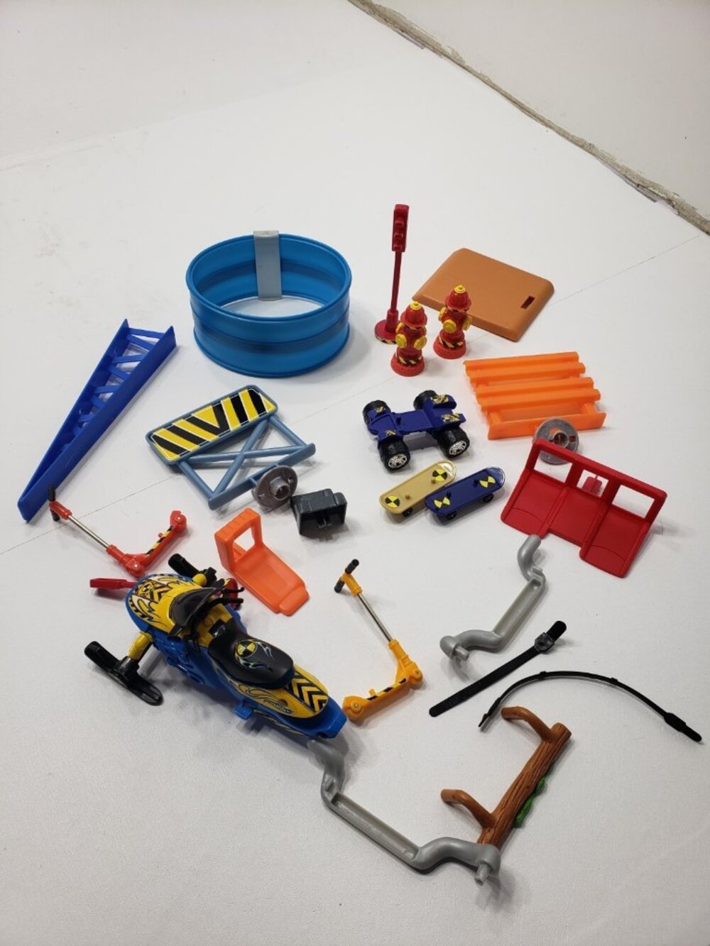 Crash Test Dummy Toy Vehicles & Playset Parts Mixed Lot Cars Motorcycle Ramps